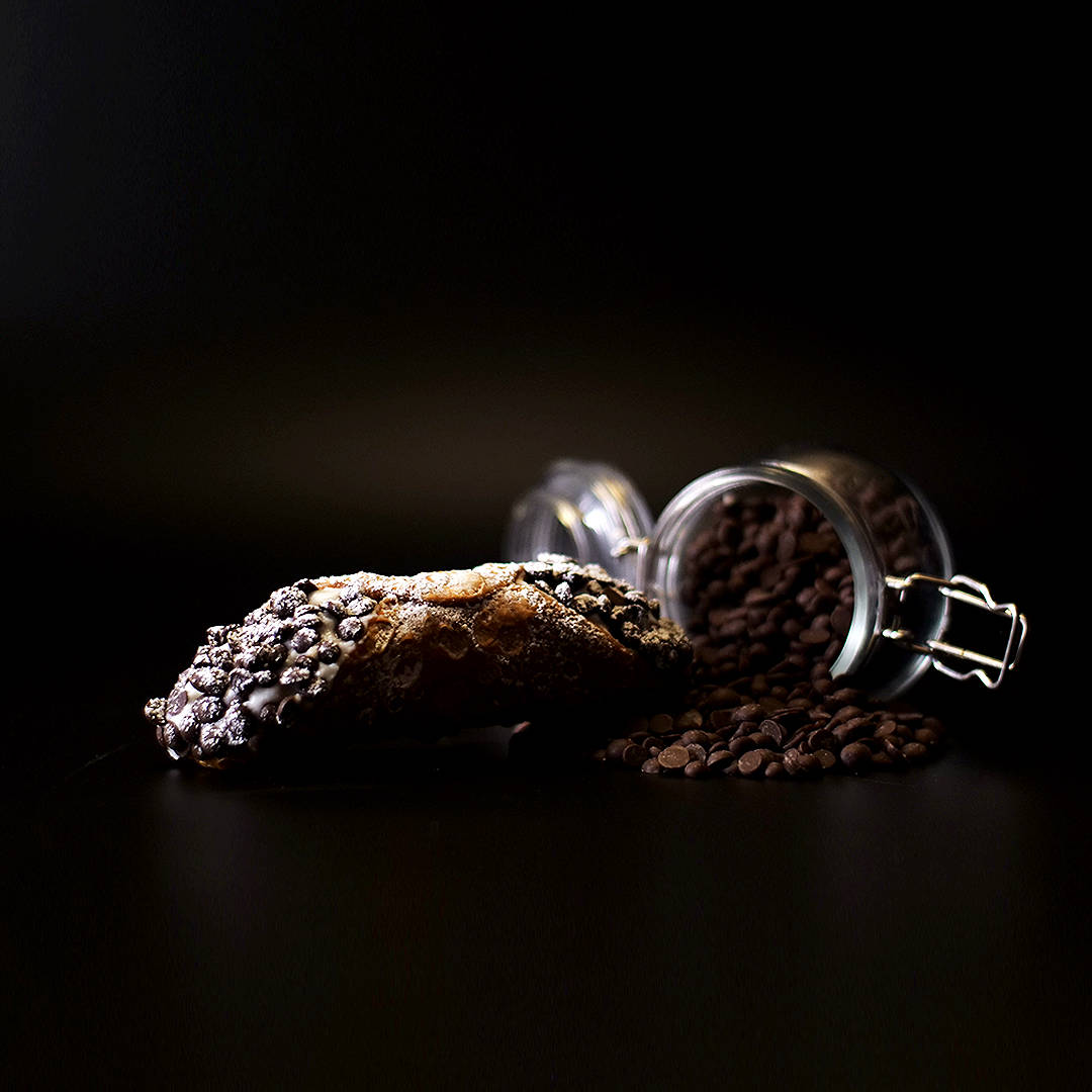 cannolo-orlando-bakery-meg-creative-house